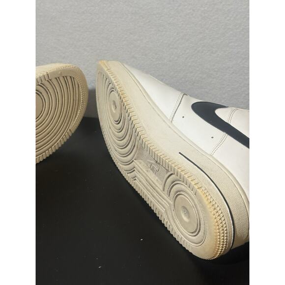 Nike Air Force 1 Men’s Size 10.5 Wht Blk main image 5